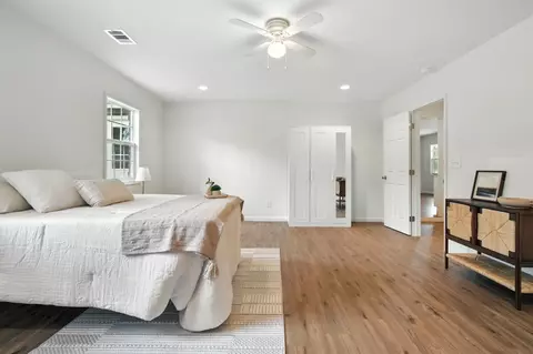 Bedroom - 907 SE Second Ave, Steinhatchee, FL 32359 photo 4 of 14