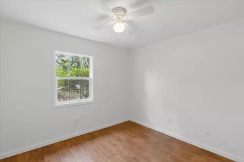 Bedroom - 907 SE Second Ave, Steinhatchee, FL 32359 photo 10 of 14