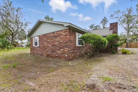 Exterior - 907 SE Second Ave, Steinhatchee, FL 32359 photo 2 of 3