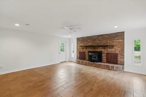 Living - 907 SE Second Ave, Steinhatchee, FL 32359 photo 3 of 7
