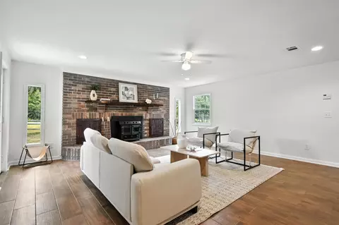 Living - 907 SE Second Ave, Steinhatchee, FL 32359 photo 7 of 7