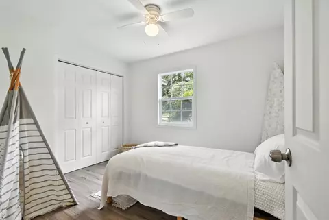 Bedroom - 907 SE Second Ave, Steinhatchee, FL 32359 photo 7 of 14