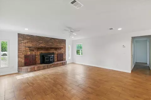Living - 907 SE Second Ave, Steinhatchee, FL 32359 photo 4 of 7