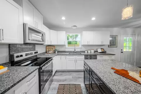 Kitchen - 2539 Tiny Leaf Rd, Tallahassee, FL 32305 photo 3 of 3