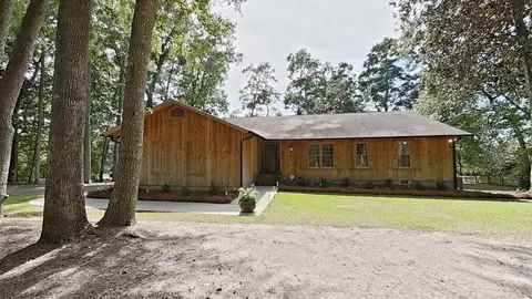 289 Lake Trace Dr, Thomasville, GA 31757