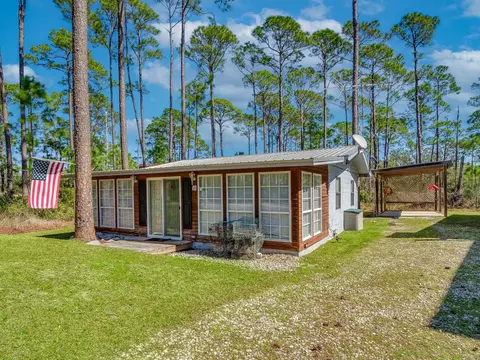 26 Lakeview Dr, Alligator Point, FL 32346