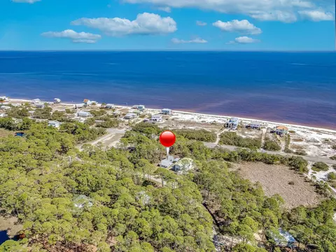 26 Lakeview Dr, Alligator Point, FL 32346