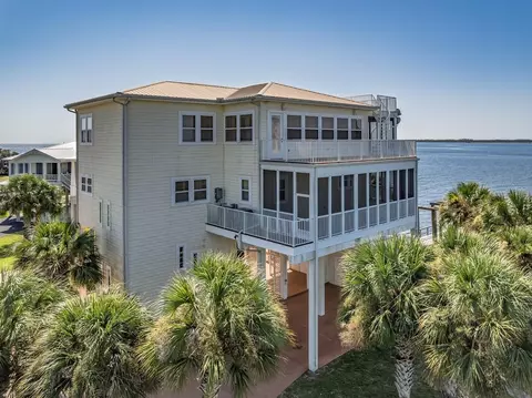 64 Blue Heron Dr, Ochlockonee Bay, FL 32346