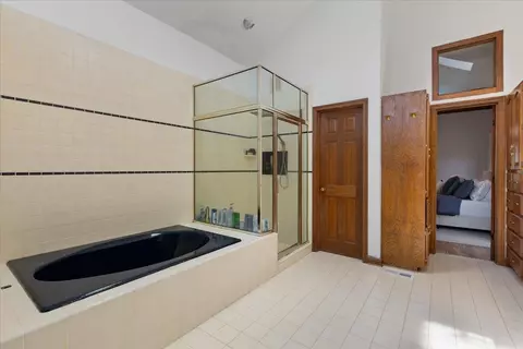 Bath - 330 Bishop Blvd, Perry, FL 32347 photo 2 of 7