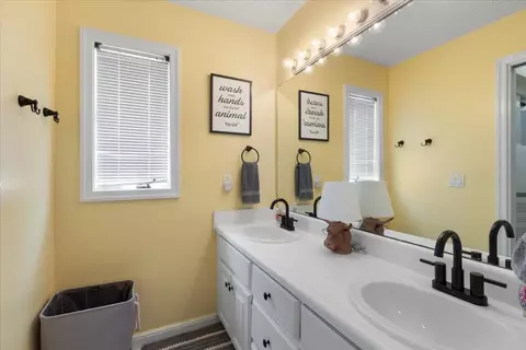 Bath - 330 Bishop Blvd, Perry, FL 32347 photo 3 of 7