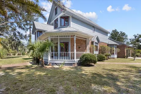 Exterior - 330 Bishop Blvd, Perry, FL 32347 photo 4 of 14