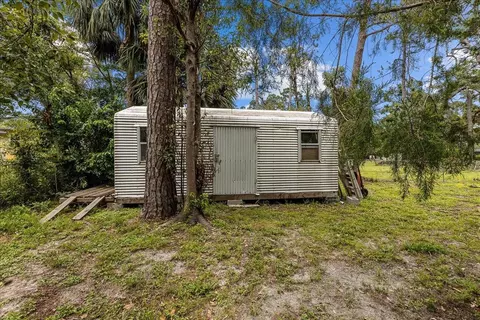 Exterior - 301 N Manila Ave, Perry, FL 32347 photo 6 of 14