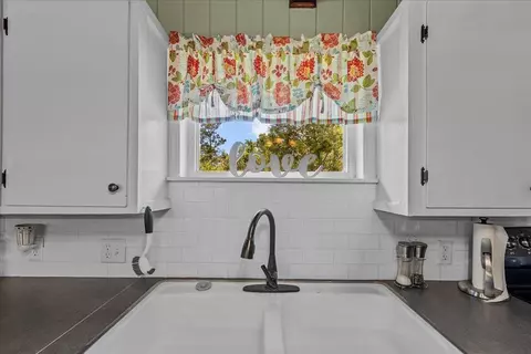 Kitchen - 301 N Manila Ave, Perry, FL 32347 photo 3 of 5