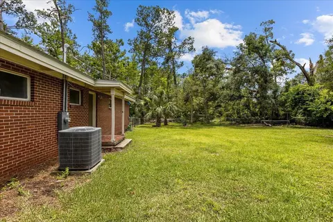Exterior - 301 N Manila Ave, Perry, FL 32347 photo 4 of 14