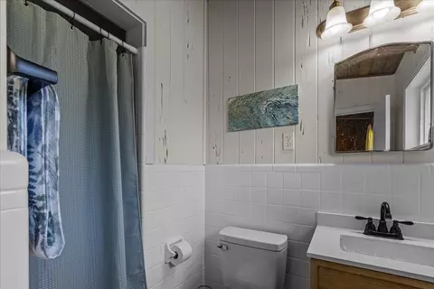 Bath - 301 N Manila Ave, Perry, FL 32347 photo 1 of 1