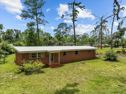Exterior - 301 N Manila Ave, Perry, FL 32347 photo 2 of 14