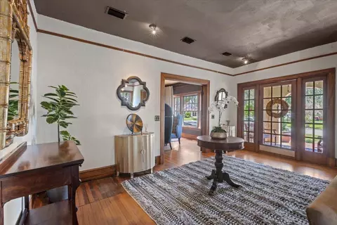 Entry Way - 615 N Washington St, Perry, FL 32347 photo 2 of 3