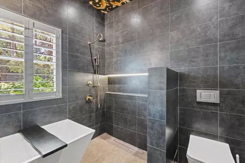 Bath - 615 N Washington St, Perry, FL 32347 photo 3 of 4