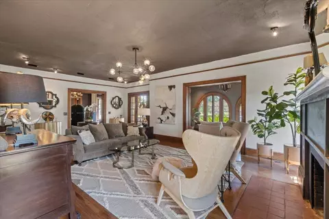 Living - 615 N Washington St, Perry, FL 32347 photo 6 of 7