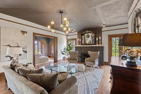 Living - 615 N Washington St, Perry, FL 32347 photo 4 of 7