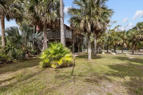 Exterior - 325 NW Third Ave, Perry, FL 32348 photo 3 of 16