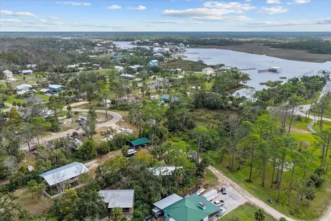 View/Area - 325 NW Third Ave, Perry, FL 32348 photo 3 of 10