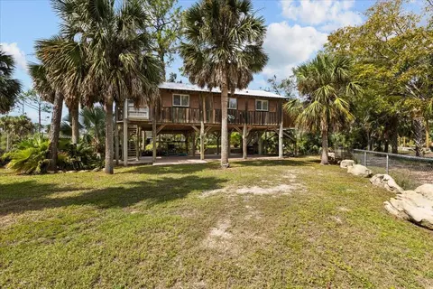 Exterior - 325 NW Third Ave, Perry, FL 32348 photo 10 of 16