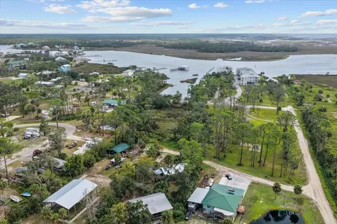 View/Area - 325 NW Third Ave, Perry, FL 32348 photo 4 of 10