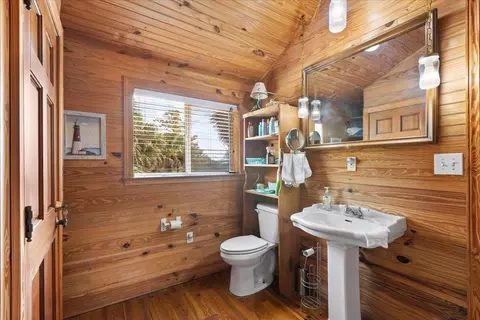 Bath - 325 NW Third Ave, Perry, FL 32348 photo 1 of 3