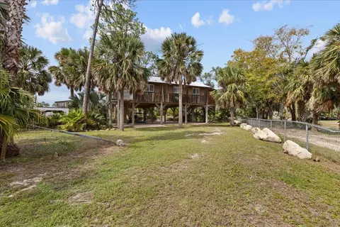 Exterior - 325 NW Third Ave, Perry, FL 32348 photo 2 of 16