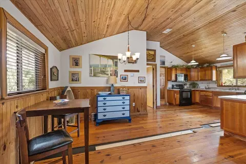 Dining - 325 NW Third Ave, Perry, FL 32348 photo 1 of 1