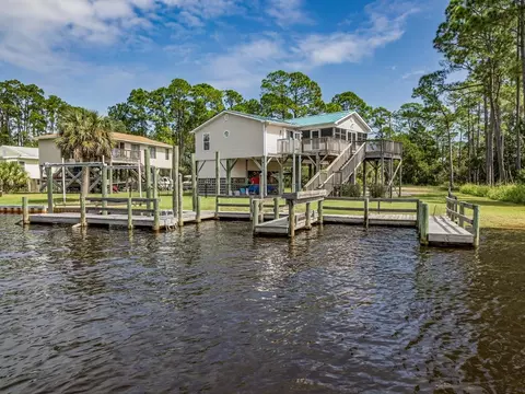 21 Shoreline Dr, Panacea, FL 32346