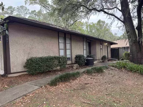 201 Westwood #201, Tallahassee, FL 32304