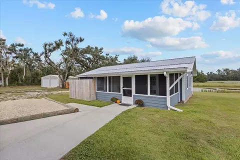 Exterior - 647 SE Regency Trl, Madison, FL 32340 photo 10 of 13