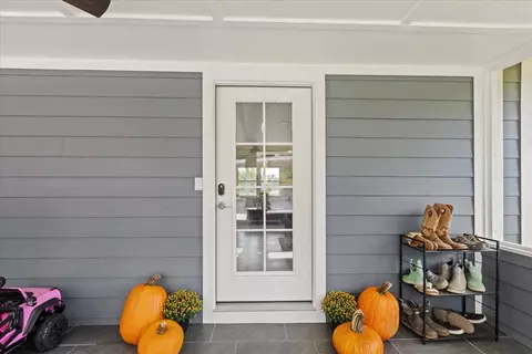 Exterior - 647 SE Regency Trl, Madison, FL 32340 photo 7 of 13