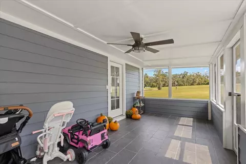 Exterior - 647 SE Regency Trl, Madison, FL 32340 photo 6 of 13