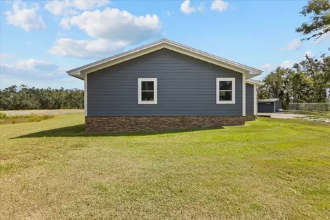 Exterior - 647 SE Regency Trl, Madison, FL 32340 photo 5 of 13