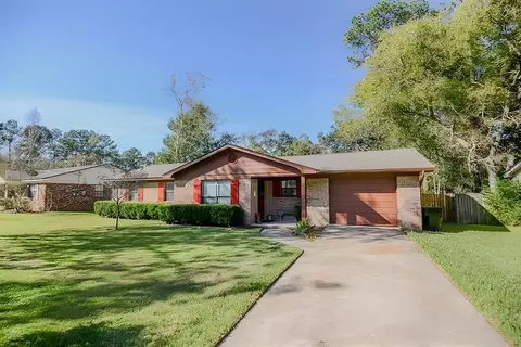 3204 W Whitney Dr, Tallahassee, FL 32309