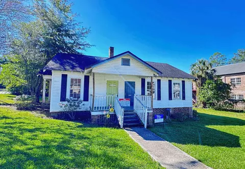 106 NE 1st St, Havana, FL 32333