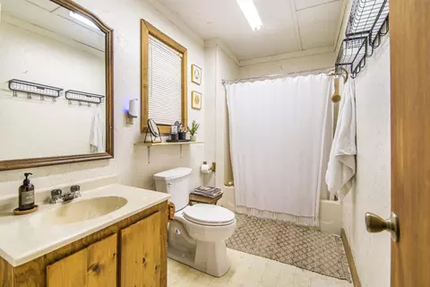 Bath - 16570 District Dr, Lamont, FL 32336 photo 1 of 2