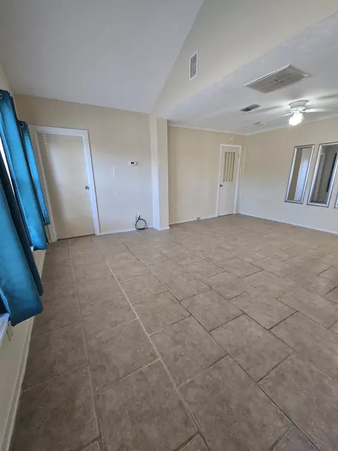 Living - 51 E Pine St # -1, Carrabelle, FL 32322 photo 7 of 8