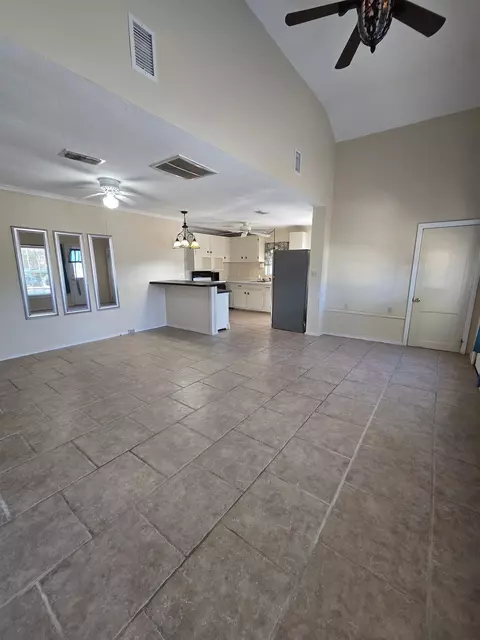 Living - 51 E Pine St # -1, Carrabelle, FL 32322 photo 4 of 8
