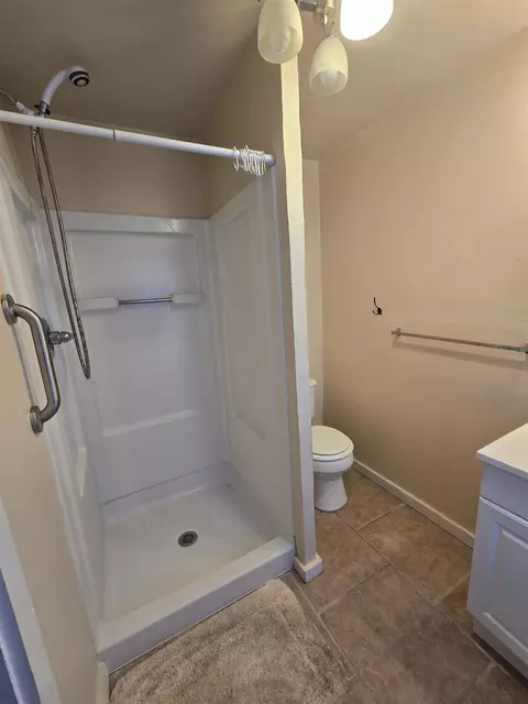 Bath - 51 E Pine St # -1, Carrabelle, FL 32322 photo 2 of 7