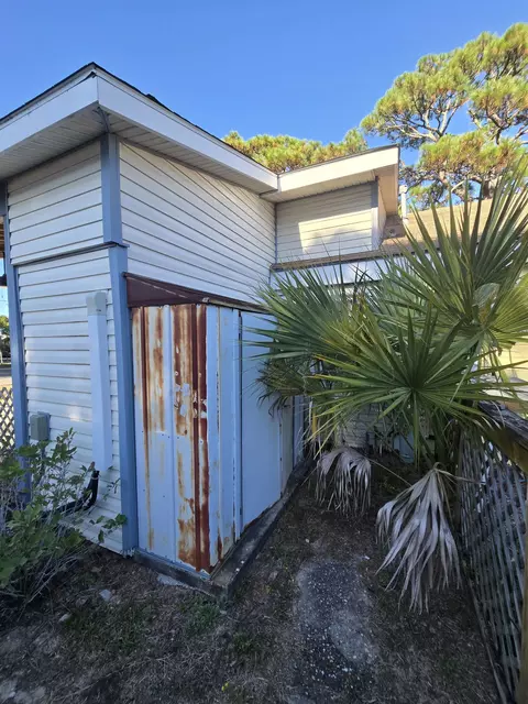 Exterior - 51 E Pine St # -1, Carrabelle, FL 32322 photo 11 of 16