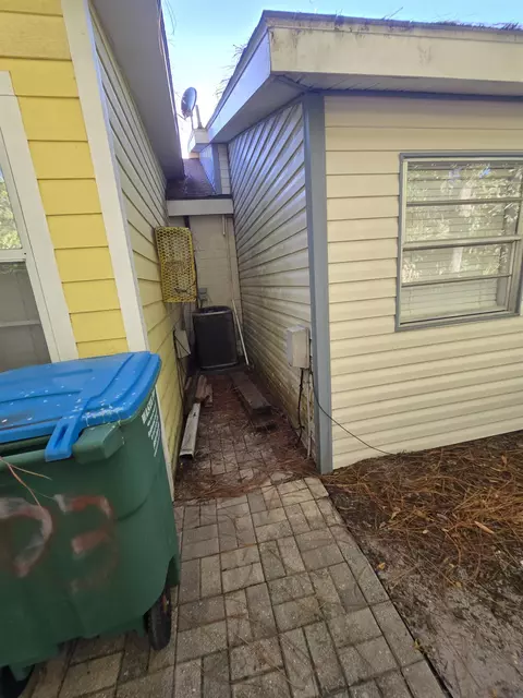 Exterior - 51 E Pine St # -1, Carrabelle, FL 32322 photo 16 of 16
