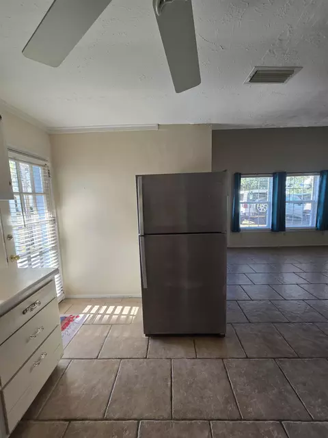 Kitchen - 51 E Pine St # -1, Carrabelle, FL 32322 photo 5 of 8