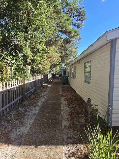 Exterior - 51 E Pine St # -1, Carrabelle, FL 32322 photo 6 of 16
