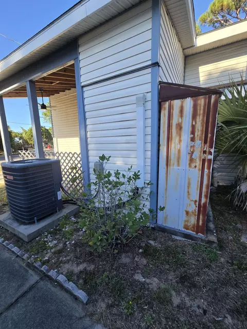Exterior - 51 E Pine St # -1, Carrabelle, FL 32322 photo 10 of 16