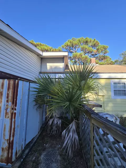 Exterior - 51 E Pine St # -1, Carrabelle, FL 32322 photo 12 of 16