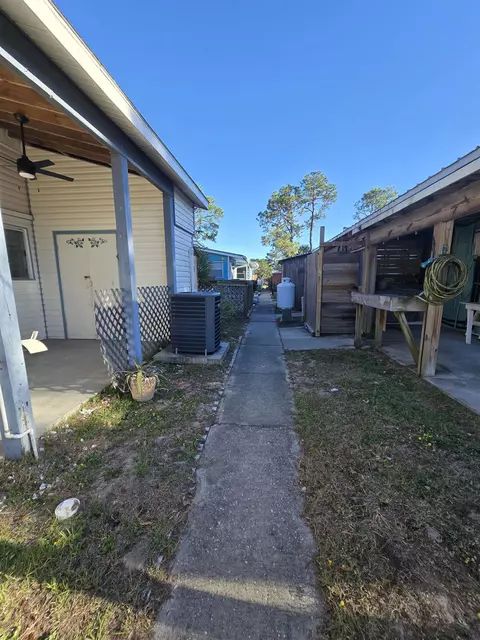 Exterior - 51 E Pine St # -1, Carrabelle, FL 32322 photo 13 of 16